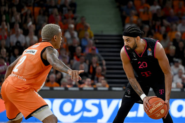 让人们深入 让人们深入