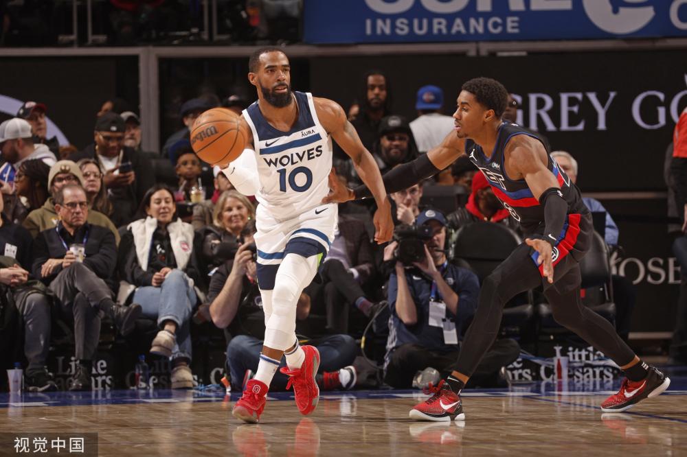 还在替补席 还在替补席