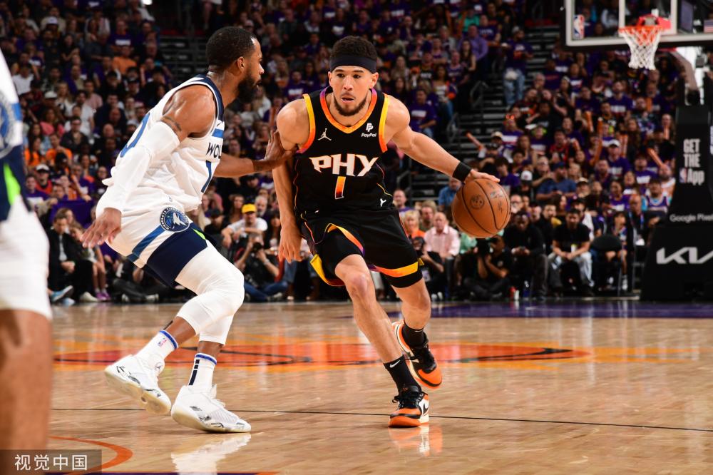 更反映出托 更反映出托